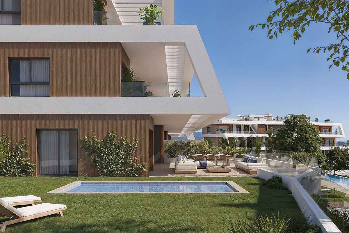 Planta baja con jardín y piscina privada